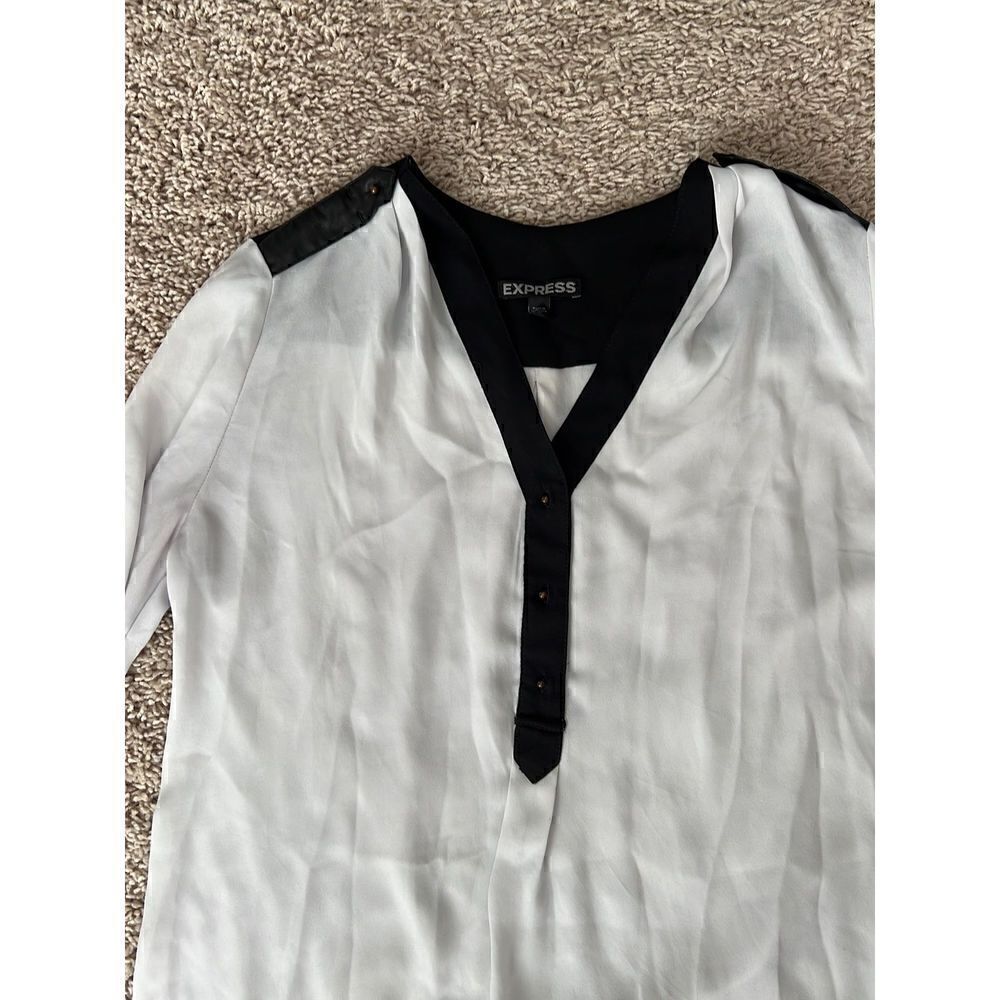 Express Black and white 3/4 sleeve V-neck work career suiting blouse XS - Picture 2 of 2